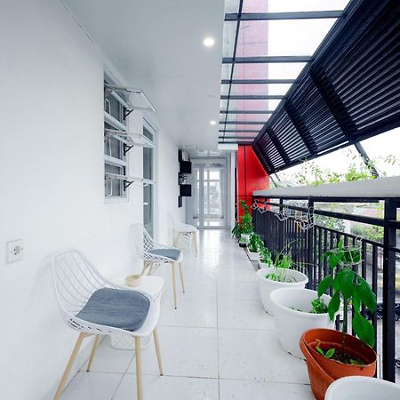 Urbanview Hotel Kota Tua ジャカルタ エクステリア 写真