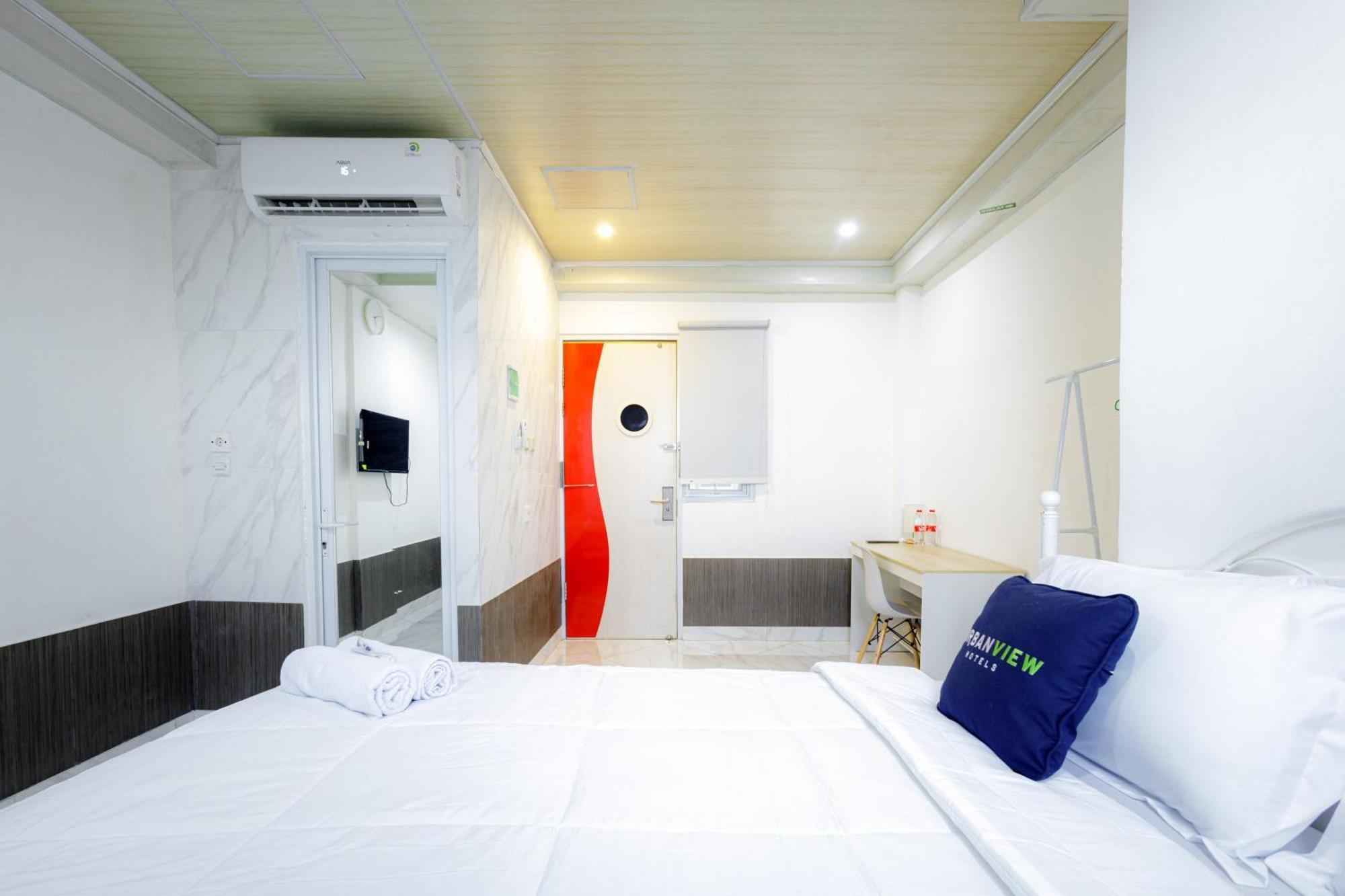 Urbanview Hotel Kota Tua ジャカルタ エクステリア 写真