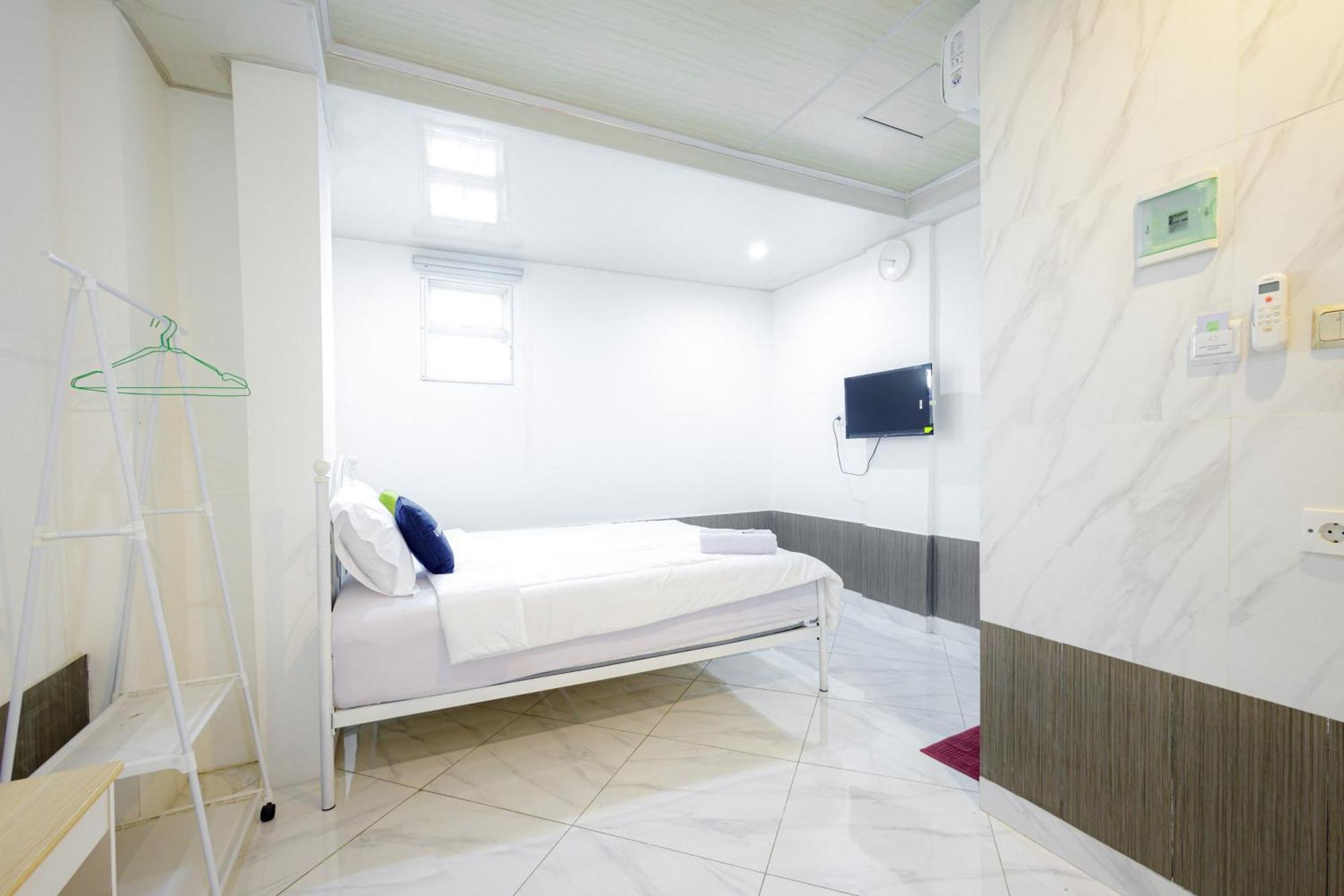 Urbanview Hotel Kota Tua ジャカルタ エクステリア 写真
