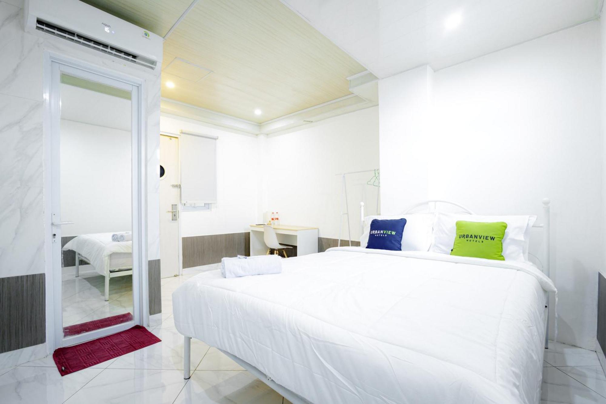 Urbanview Hotel Kota Tua ジャカルタ エクステリア 写真