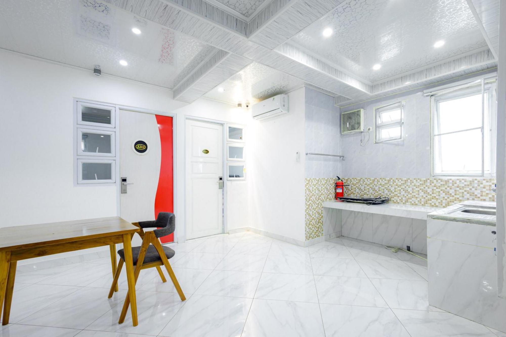 Urbanview Hotel Kota Tua ジャカルタ エクステリア 写真