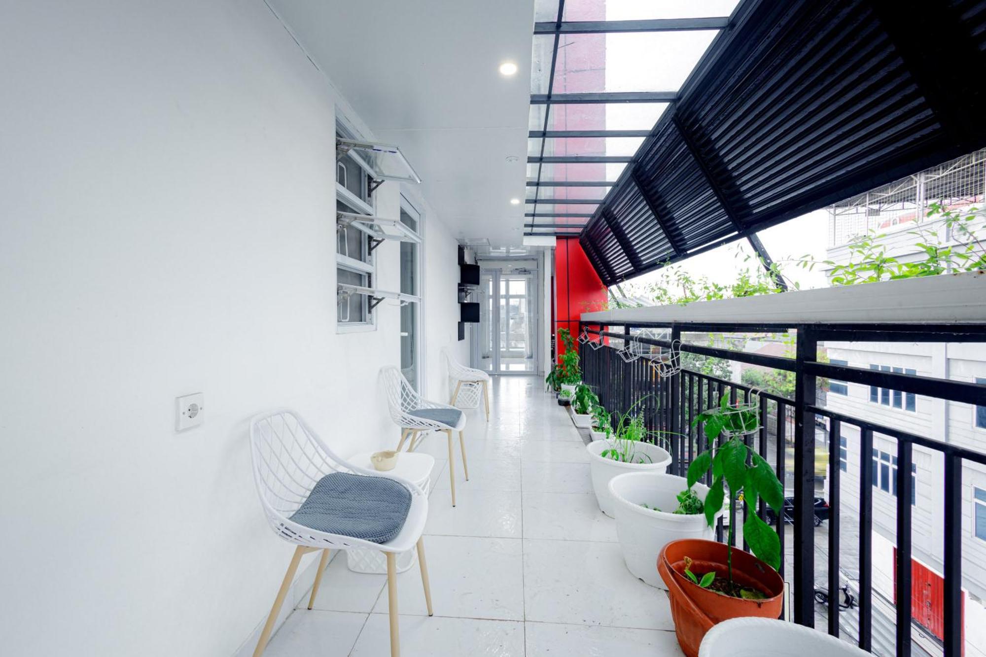 Urbanview Hotel Kota Tua ジャカルタ エクステリア 写真