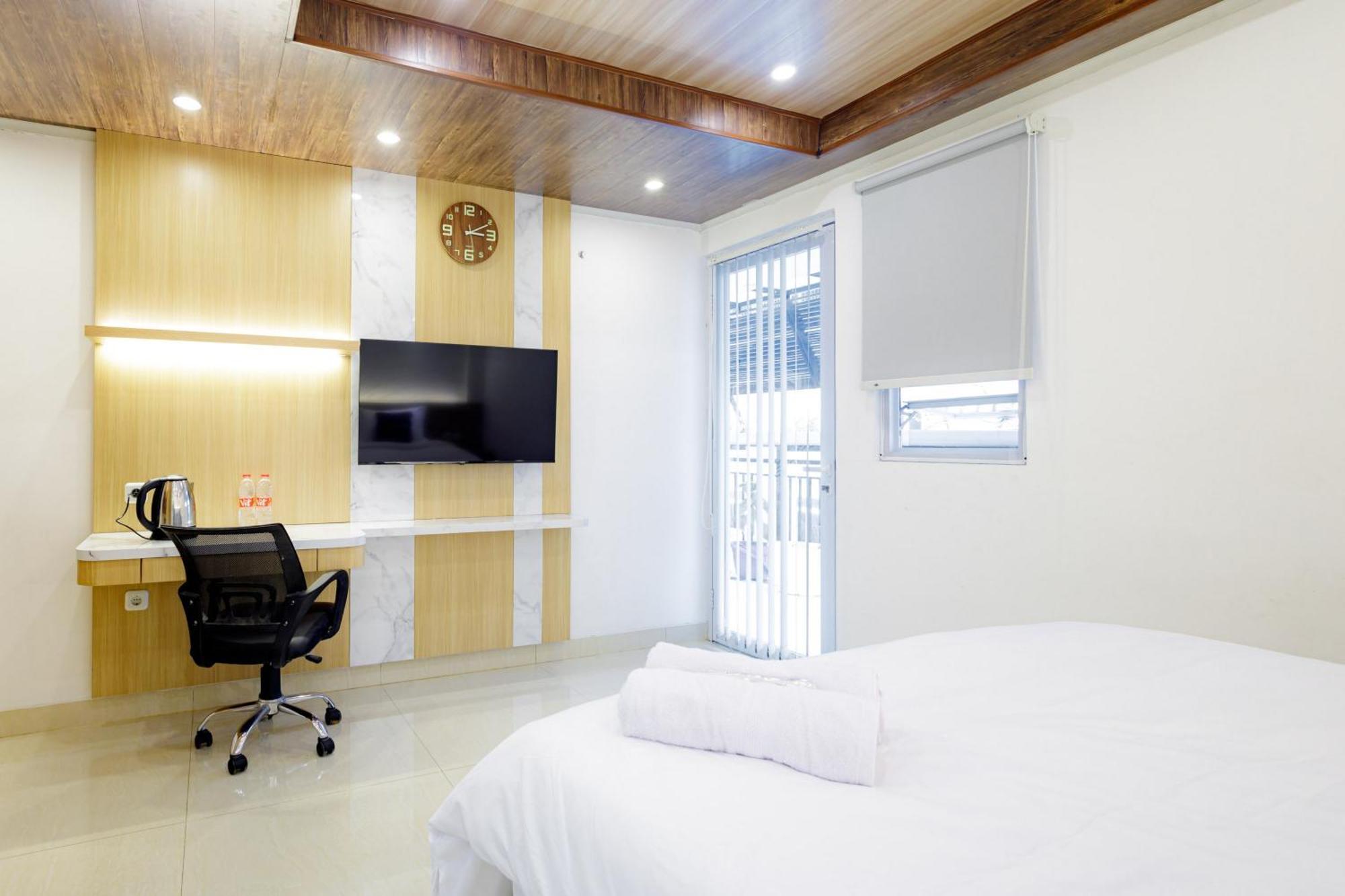Urbanview Hotel Kota Tua ジャカルタ エクステリア 写真