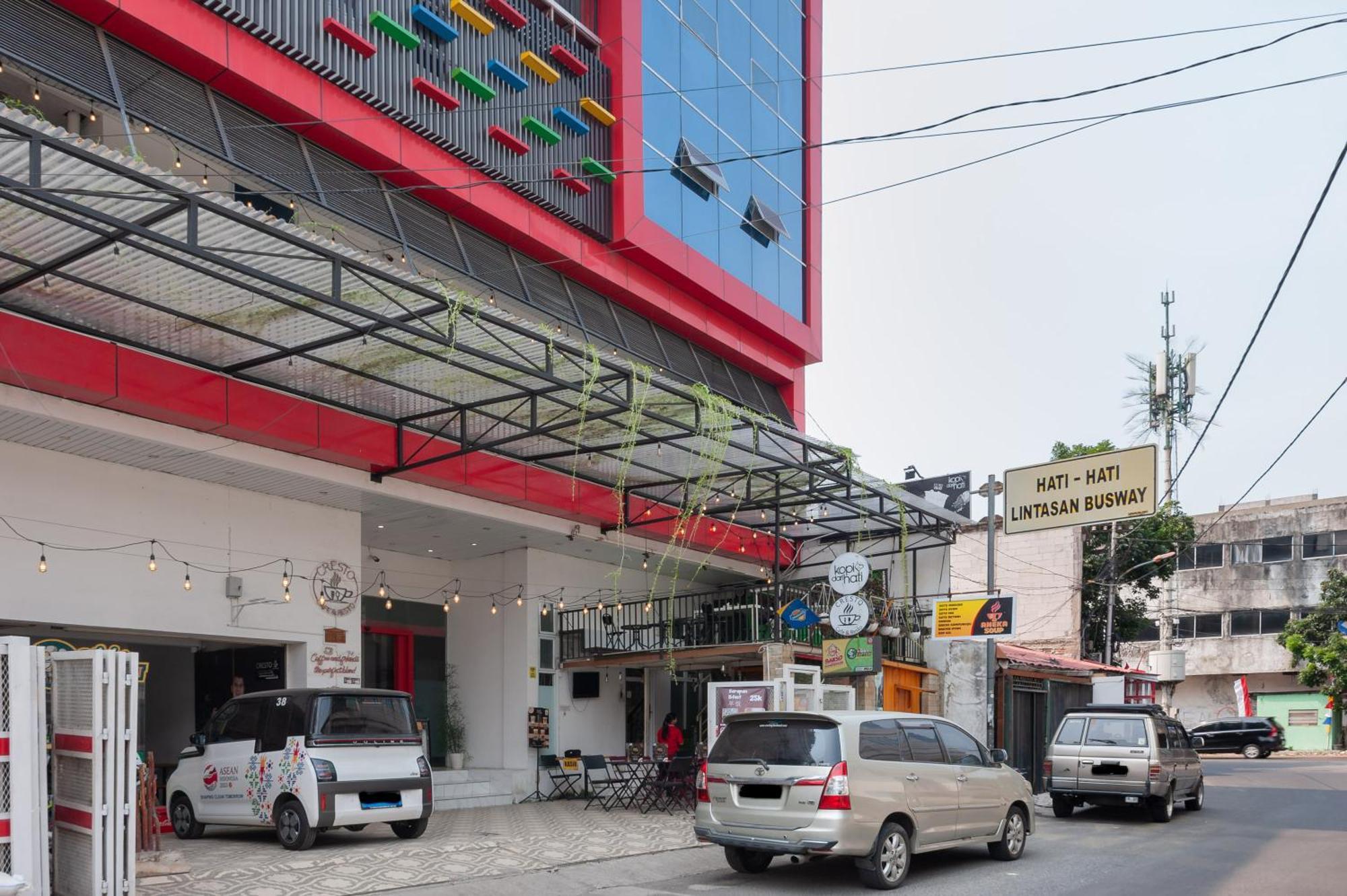 Urbanview Hotel Kota Tua ジャカルタ エクステリア 写真