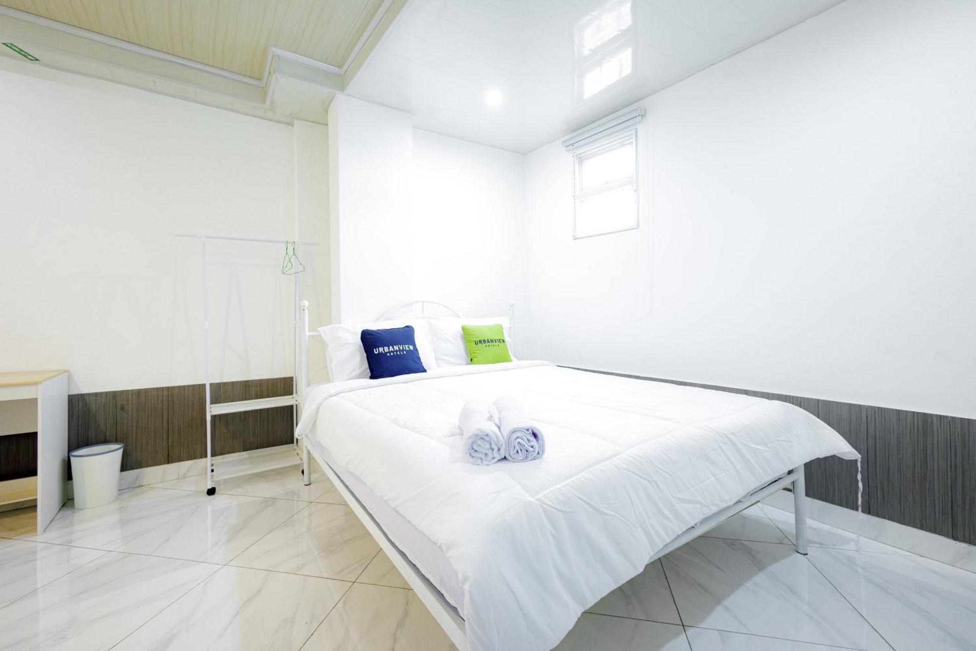 Urbanview Hotel Kota Tua ジャカルタ エクステリア 写真